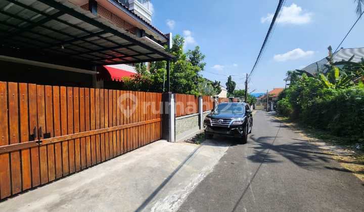 Rumah 2 Lantai dengan Swimming Pool di Semarang Atas