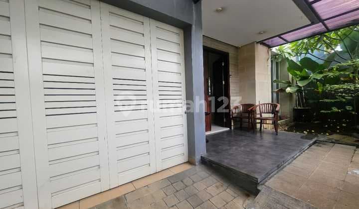 RENTAL OF A STRATEGIC 2-STORY HOUSE IN THE CENTER OF SEMARANG CITY