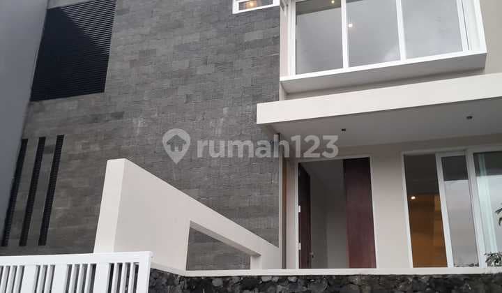 FOR SALE BEAUTIFUL 3-STORY HOUSE IN WEST UNGARAN