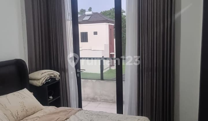 Sewa Murah Rumah Hoek Lavon Regalia Full Furnished 5 Kamar Tidur