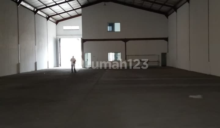 Disewakan Gudang di Kawasan Pergudangan Cikupamas 1223M2 Cocok untuk Distribusi dan Logistik
