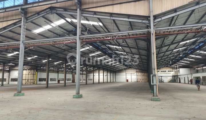For Sale Ex-Factory Pulo Gadung East Jakarta Land Area 1 Hectare Building Area 6,402 sqm Ceiling Height 6M Facing West Good Condition Near Cakung Toll Exit and Jakarta-Cikampek Toll Road