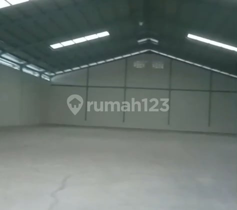 For sale: New Warehouse Building in Gunung Sindur, Bogor. Building Area 3000, Freehold Title. Accessible by 40ft container. Spacious parking, with accommodation and office.
