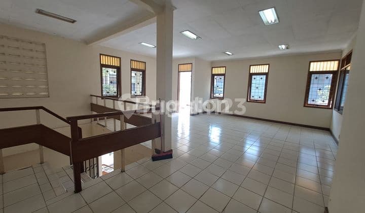 RUMAH STRATEGIS 2 LANTAI DI KARET KUNINGAN