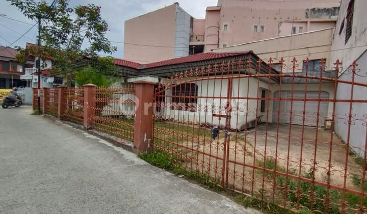 FOR SALE HOUSE on SUDIRMAN STREET – HM