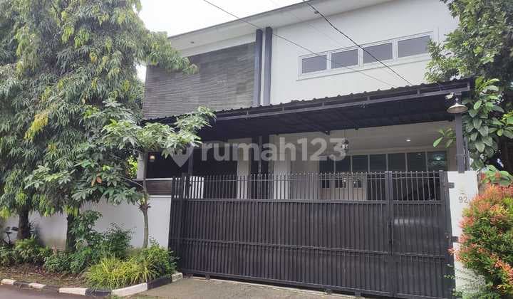 Rumah Luas 2 Lantai, Siap Huni, Hadap Timur, Nego Sampai Deal, dan Posisi Pinggir Jalan, Pamulang Barat Tangerang Selatan