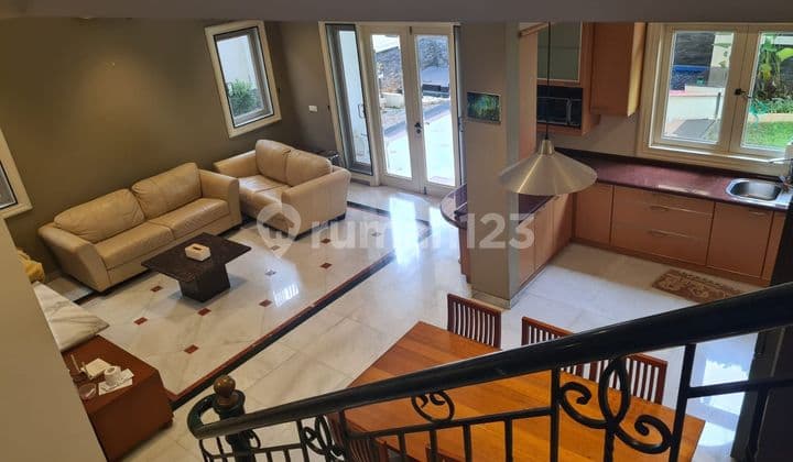 RUMAH FURNISH DEKAT PINTU TOL ALAM SUTERA DAN KEBUN JERUK, LOKASI SANGAT STRATEGIS DI BSD TANGERANG