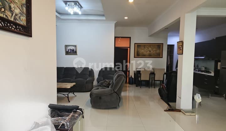 Rumah 2 Lantai di Komplek Intercon Kebon Jeruk