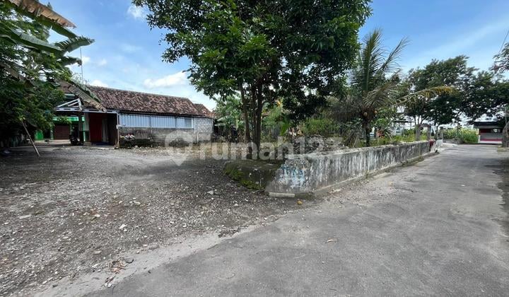 70 Meters on Jogja Solo Road, Villa Land 200 Million, SHM (Certificate of Ownership).
