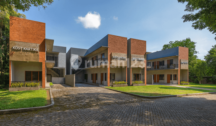 5 Menit Kampus UGM Jogja, Kost 2 Lantai 10 Kamar, Siap Bangun.