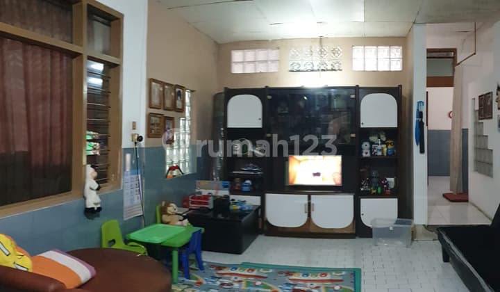 Rumah Bagus Unfurnished SHM Siap huni di Golf Timur, Arcamanik