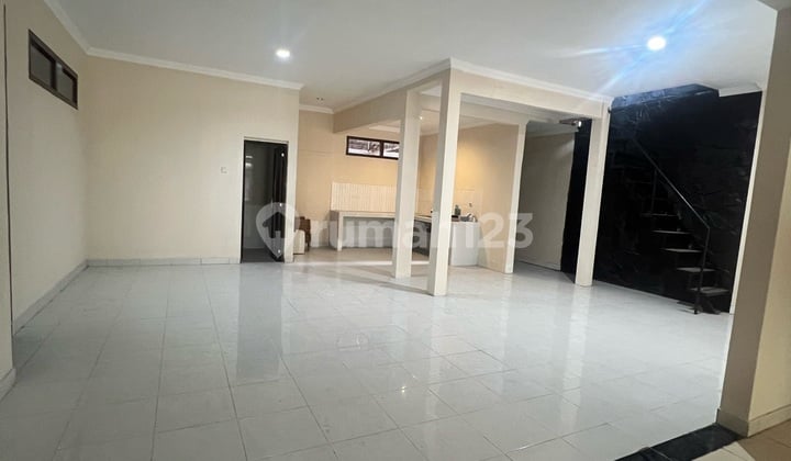 Batik Kumeli House for Rent Near Gedung Sate Unfurnished Ready to Occupy