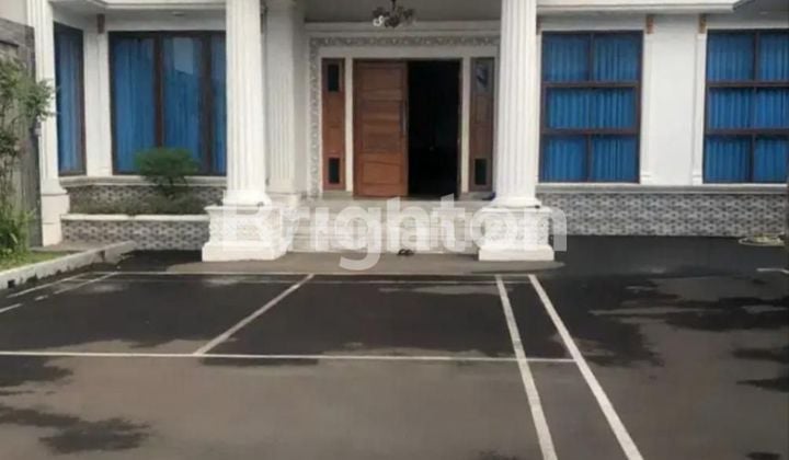 Rumah Mewah Dengan Kolam Renang Dekar Rumah Sakit Ciputra di Tangerang Selatan
