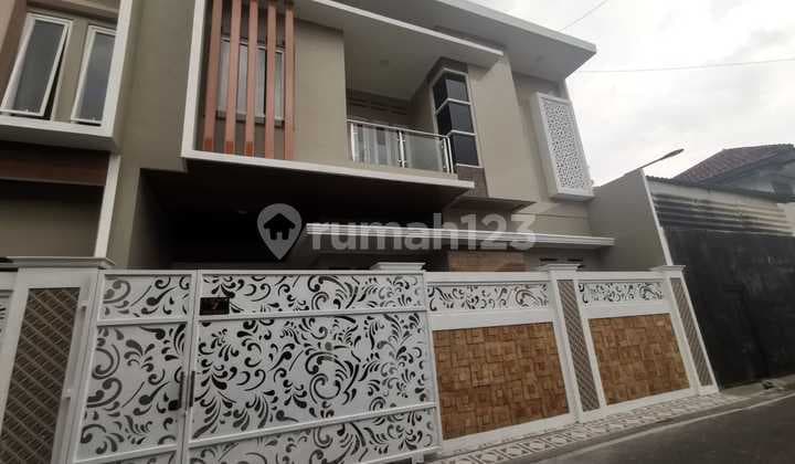 Rumah Baru Dekat Paragon Mall dan Daerah Komersial Mangkubumen Solo