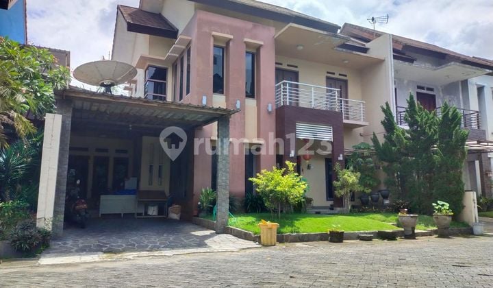 Rumah Modern Minimalis Di Cluster Elit Manahan Solo