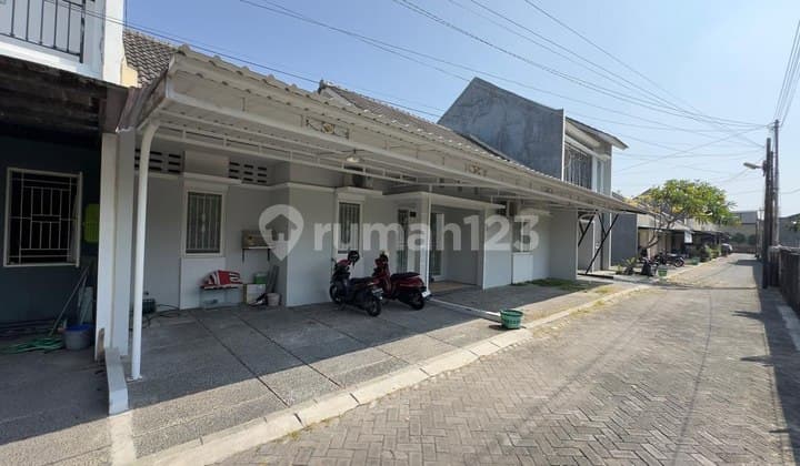 Rumah Modern Dekat Luwes Gentan Sukoharjo