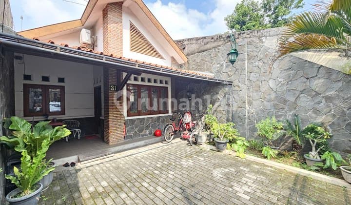 Rumah Nyaman Serasa Villa Tengah Kota Solo