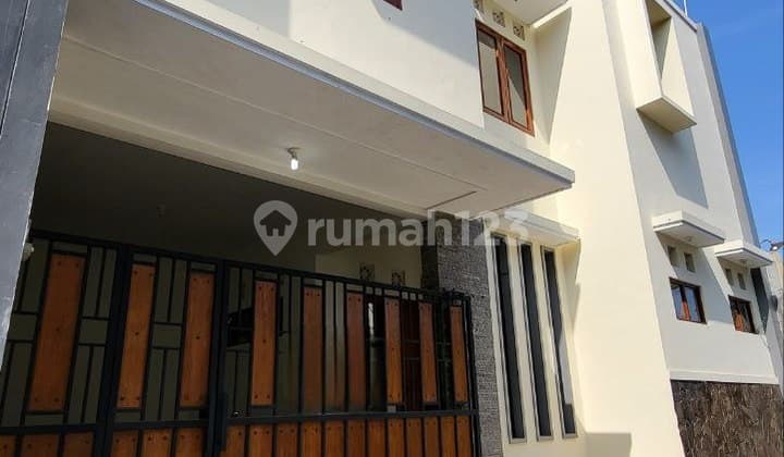Rumah Kontemporer Daerah Penumping Solo