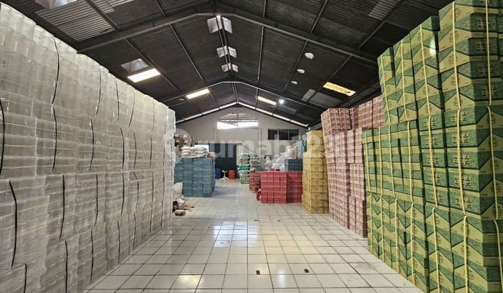 Gudang Dekat Pusat Kota Daerah Jagalan Solo