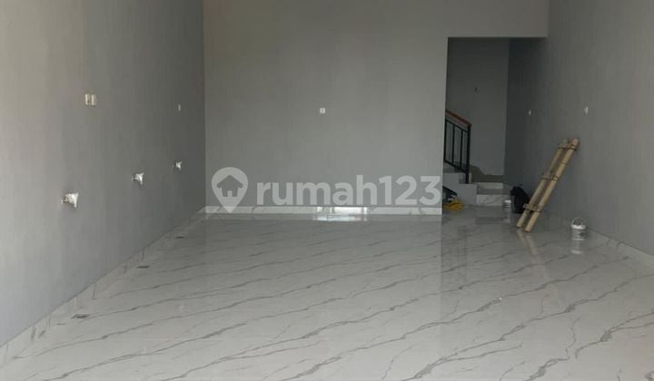 Ruko 2 Lantai Baru Parkir Luas Siap Buka Usaha Gentan
