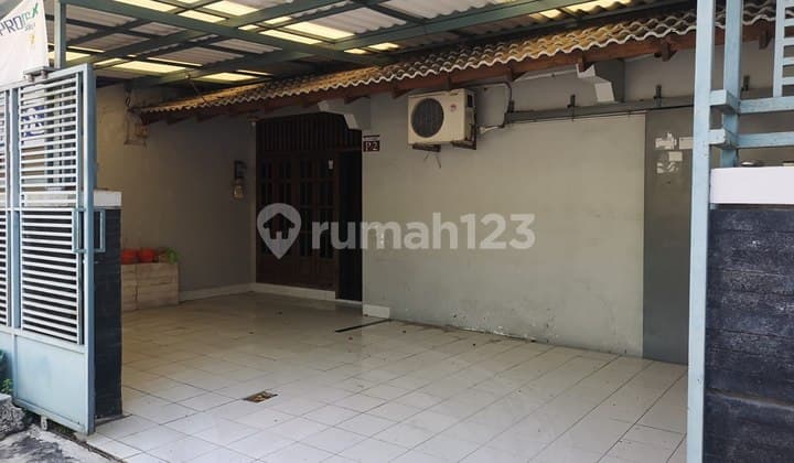 House with access for 2 cars, near mall and culinary area in Solo Baru.