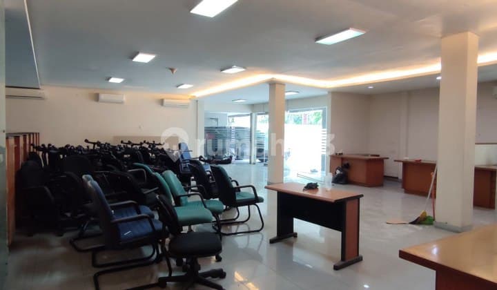 Ruang Usaha Ex Bank Lokasi Srategis Slamet Riadi Solo