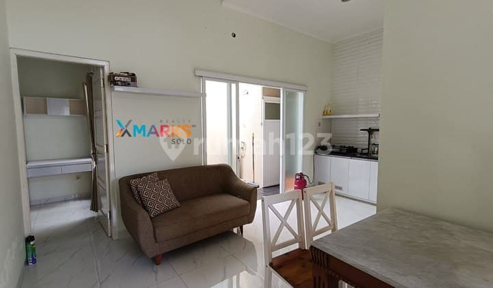 Sewa/ Jual Rumah Mungil Cantik Furnished Daerah Manahan Solo