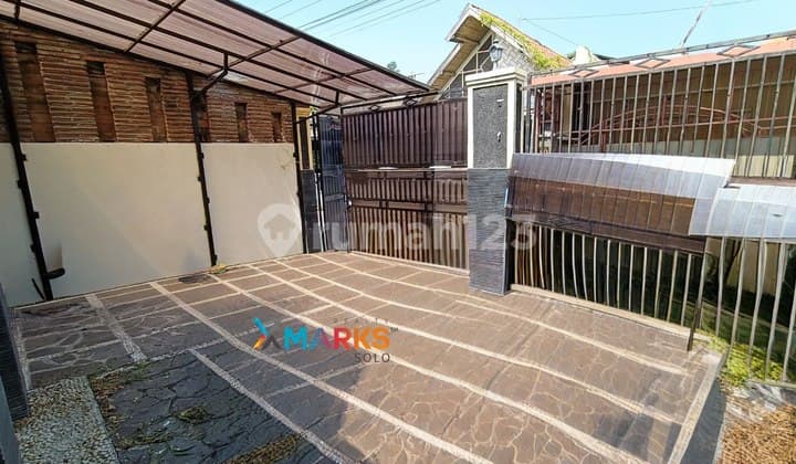 Sewa/ Jual Rumah Tengah Kota Area Panularan Solo
