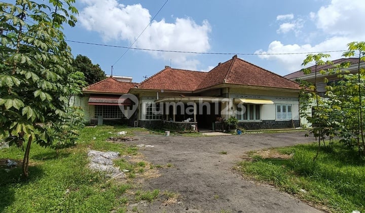 Sewa/ Jual Rumah Vintage Parkir Luas Pusat Kota Solo Akses Jalan Lebar