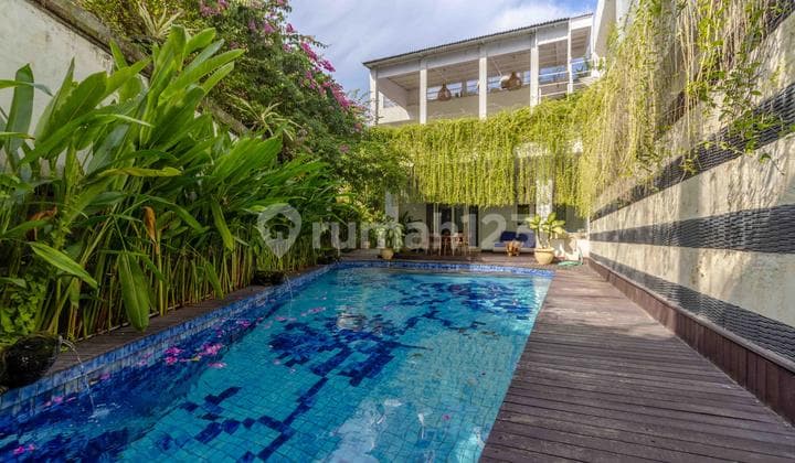 RUMAH MODERN MEWAH 4 BR SHM DI IMAM BONJOL BPF1529