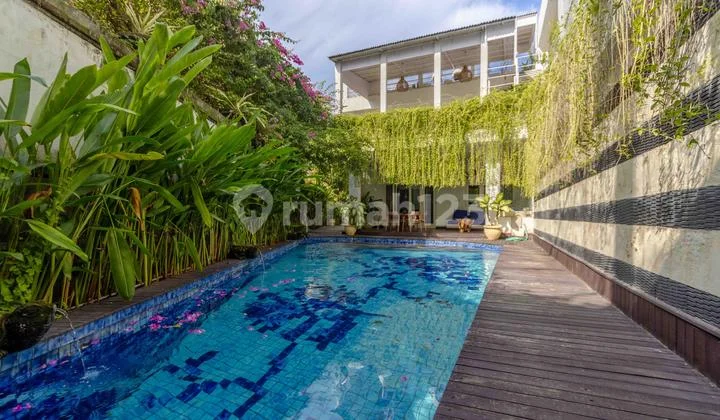 RUMAH MODERN MEWAH 4 BR SHM DI IMAM BONJOL BPF1529