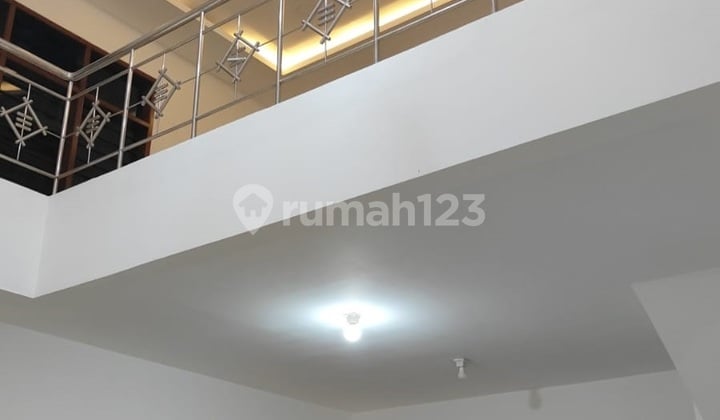 Disewakan Rumah 2,5 lantai di Ngagel Jaya Tengah Surabaya Disewakan Rumah 2,5 lantai di Ngagel Jaya Tengah Surabaya