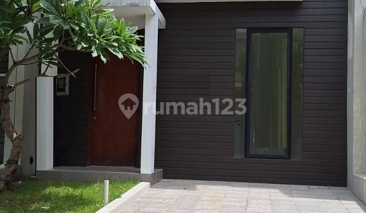 Dijual Rumah 2 lantai di Northwest Lake Surabaya Dijual Rumah 2 lantai di Northwest Lake Surabaya
