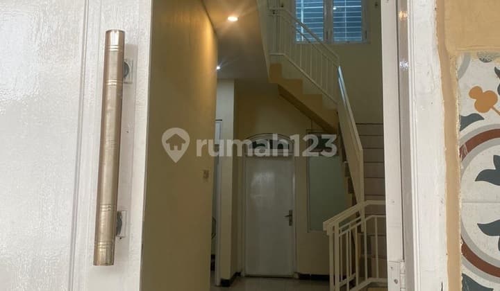 Disewakan Rumah 2 lantai di Mulyosari Baru Surabaya