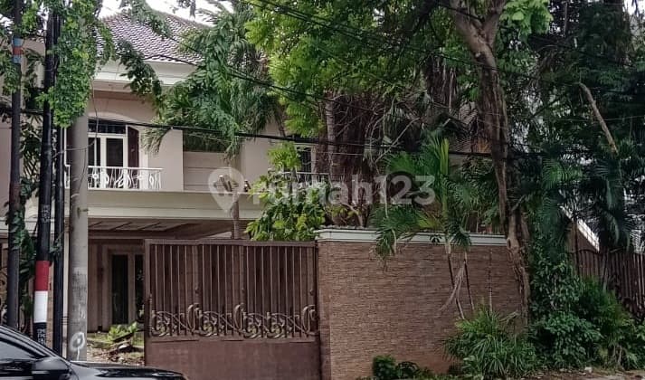 Disewakan Rumah 2 Lantai di Jalan Tegalsari Surabaya Pusat