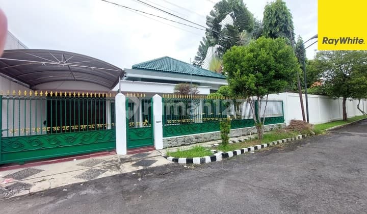 Disewakan Rumah 2 lantai di Taman Darmo Baru Surabaya