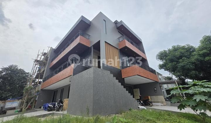 DIJUAL RUMAH MEWAH VIEW KOLAM RENANG FERONIA ALAM SUTERA