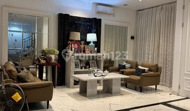 Rumah Cantik 2 Lantai Posisi Hoek di Jgc Cakung