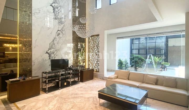 Rumah Mewah Graha Family Blok W Jarang Ada