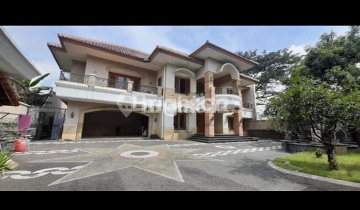 RUMAH MINIMALIS EROPA!! LOKASI ELITE DAN PREMIUM!! ROW JALAN 6 MOBIL PAPASAN! JALAN UTAMA, TIDAK BANJIR!! SUPER ISTIMEWA!!