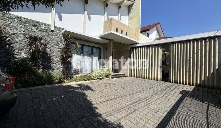 RUMAH MEWAH SIAP PAKAI! TERAWAT DAN LETAK STRATEGIS! 5 MENIT KE PAKUWON MALL