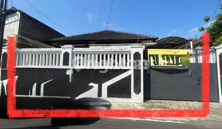 RUMAH DI KARTASURA KOTA, LOKASI BAGUS DAN STRATEGIS!! MINIM RENOVASI!! ISTIMEWA