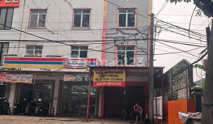For Rent 3.5-Story Shop House Size 9x4 mtr, Strategic Location on Jl Raya Bogor, Very Busy Area