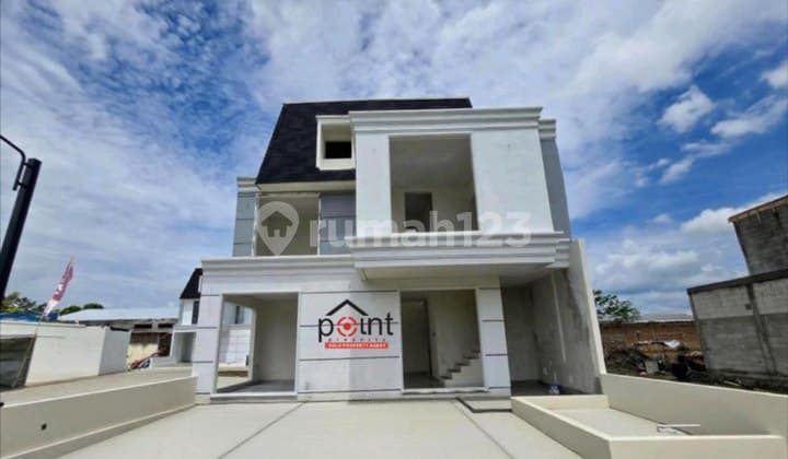 Rumah 2 Lt Cluster 65 Unit Mewah Tengah Kota Sukoharjo