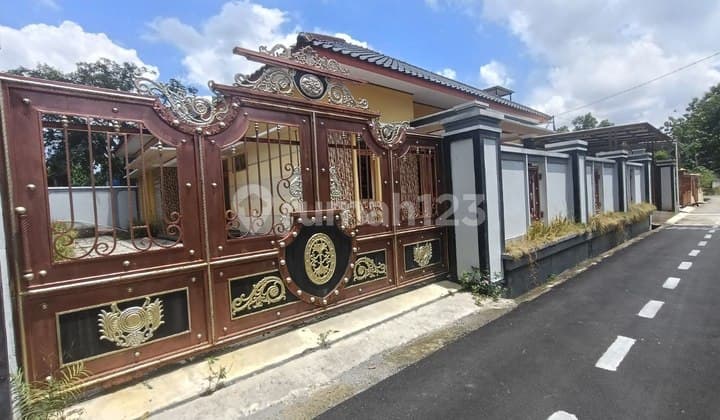 Rumah Asri Dan Luas Kwalitas Bagus Selangkah Ke Jln Raya