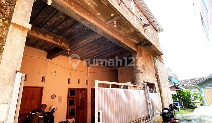 Rumah Kos Terawat 2 Lantai Dekat ke Mall Solo Square