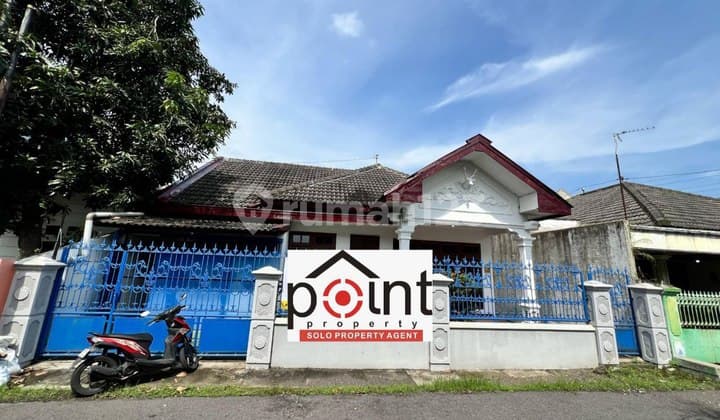 Rumah Luas Strategis Solo Baru Dekat The Park Mall