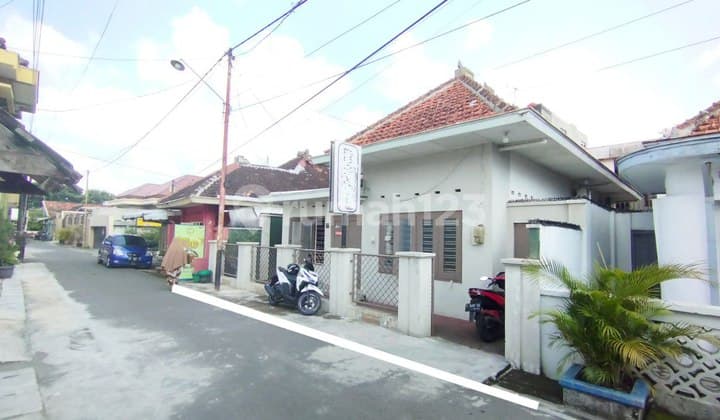 Rumah Solo Kota Dekat Keraton Di Pasar Kliwon