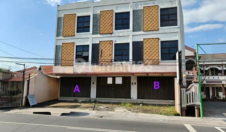 Ruko 3 LT Tepi Jalan Strategis Laweyan Surakarta