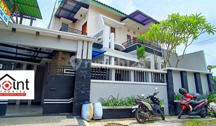 Rumah Bagus 2 Lantai Di Belakang Fave Hotel Solo